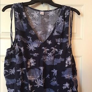 Old navy island theme top